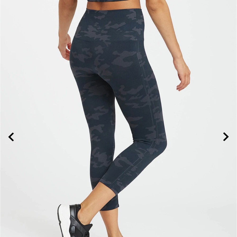 SPANX Look At Me Now Seamless Leggings Size M